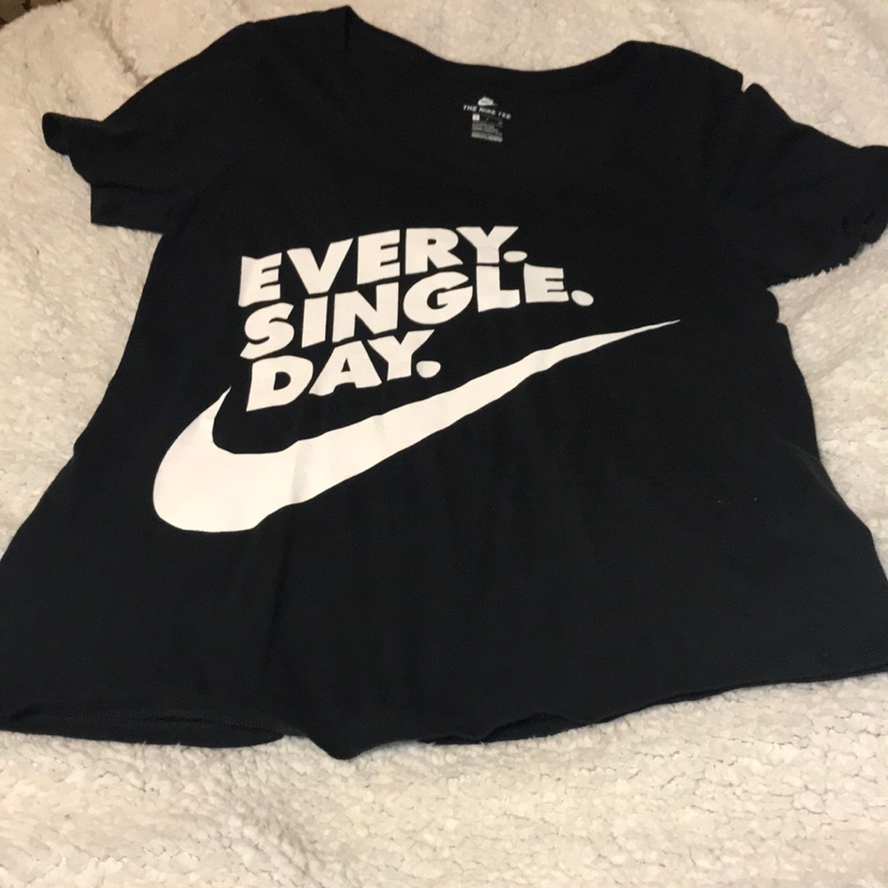 Nike tee - Picture 4 of 4